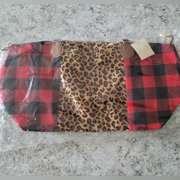 BUFFALO ANIMAL PRINT DUFFEL BAG✨️ - Picture 5 of 11